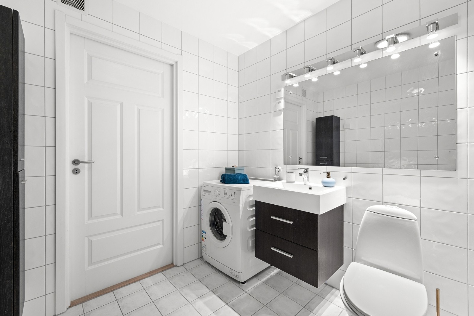 Baderom med opplegg for vaskesøyle Galleribilde