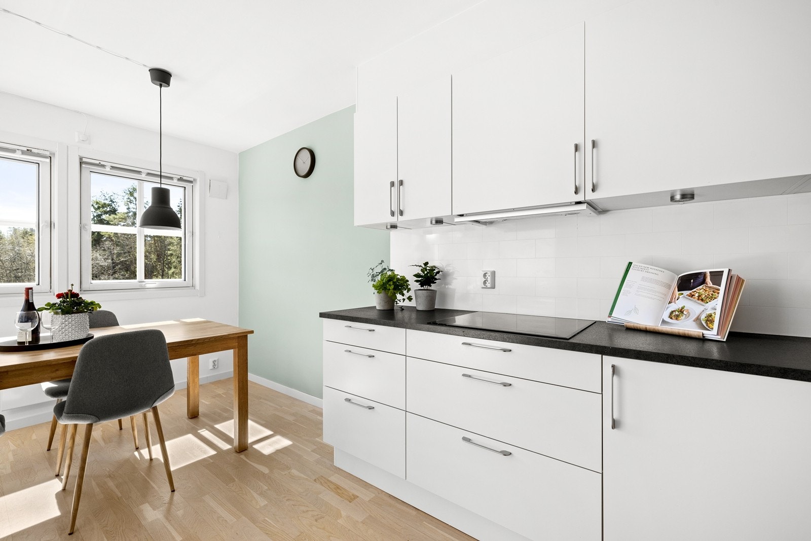 Delvis åpen kjøkkeløsning Galleribilde