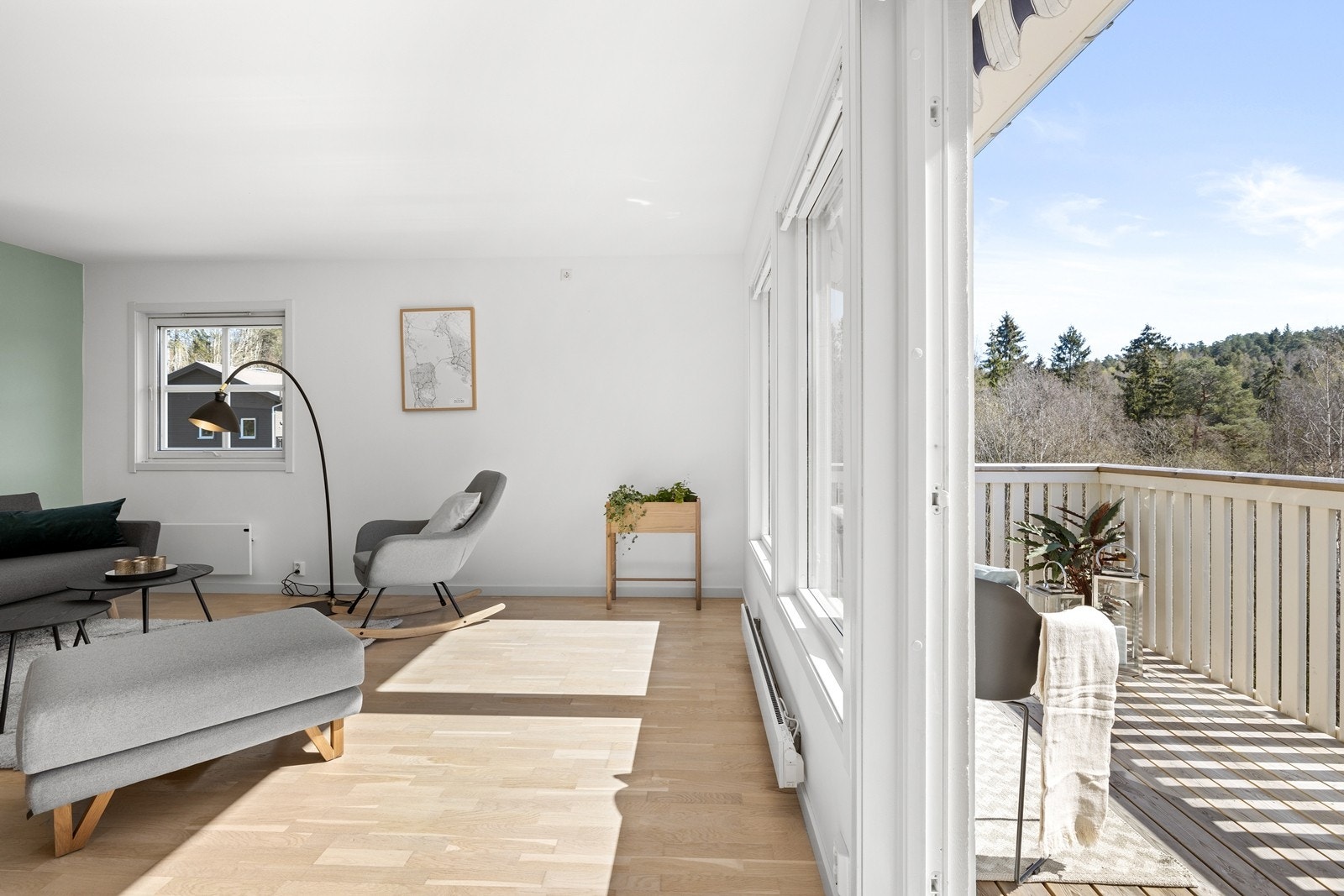 Utgang til balkong fra stuen Galleribilde