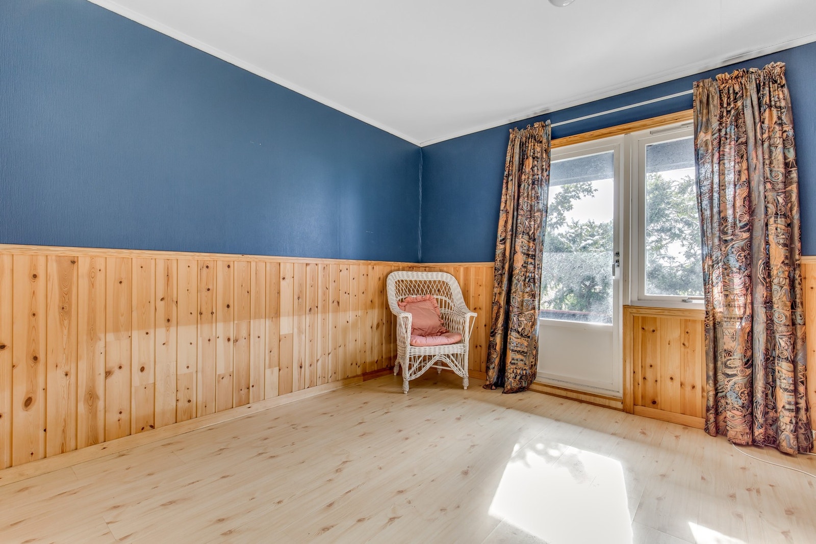 Soverom med utgang til terrasse Galleribilde