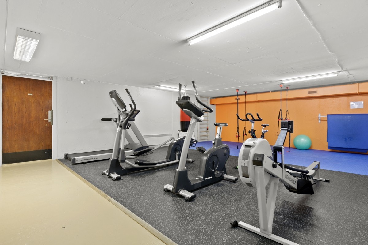 I byggets underetasje har borettslaget et felles trimrom som kan benyttes. Galleribilde