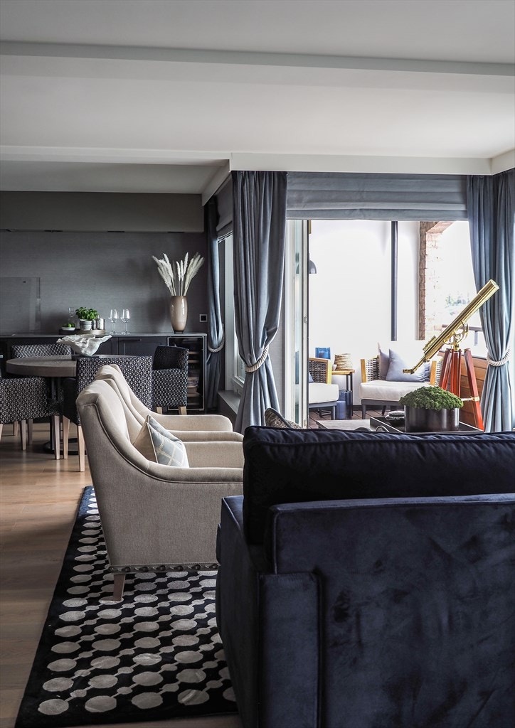 Store vindusflater og meget gode lysforhold. Foto Cecilie Refsum, Studio C_indoor. Galleribilde