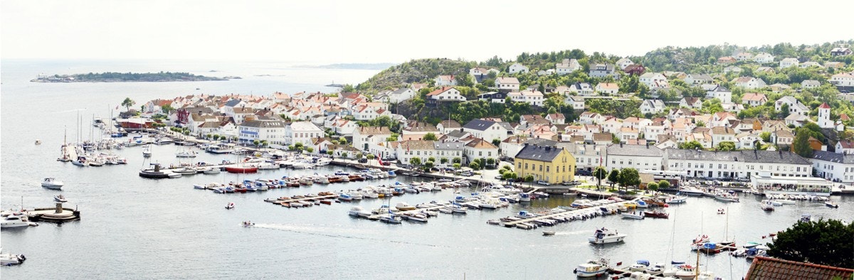 Risør er en sjarmerende by, med et yrende liv sommerstid. Galleribilde