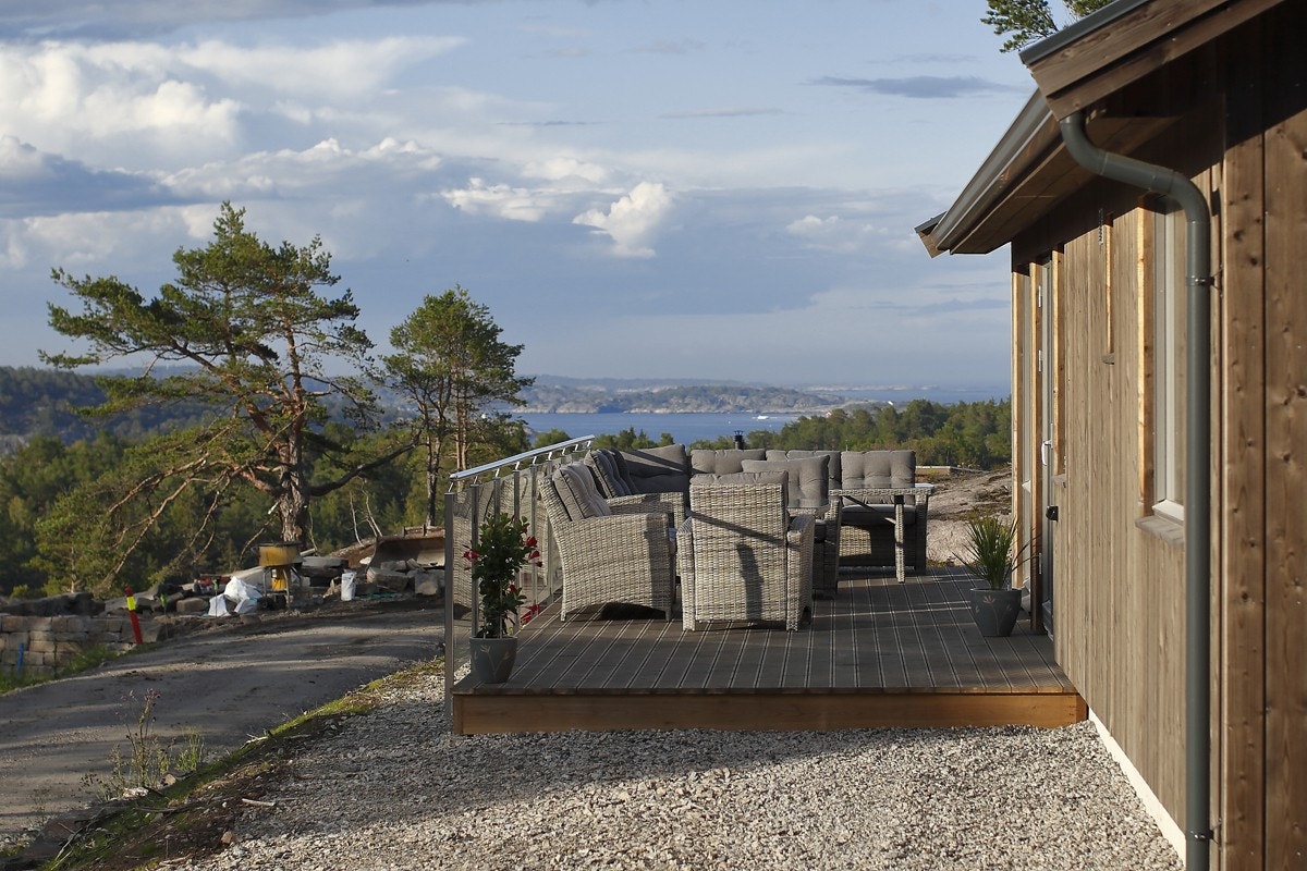 Terrasen har både utsikt og sol til sen kveld. Galleribilde