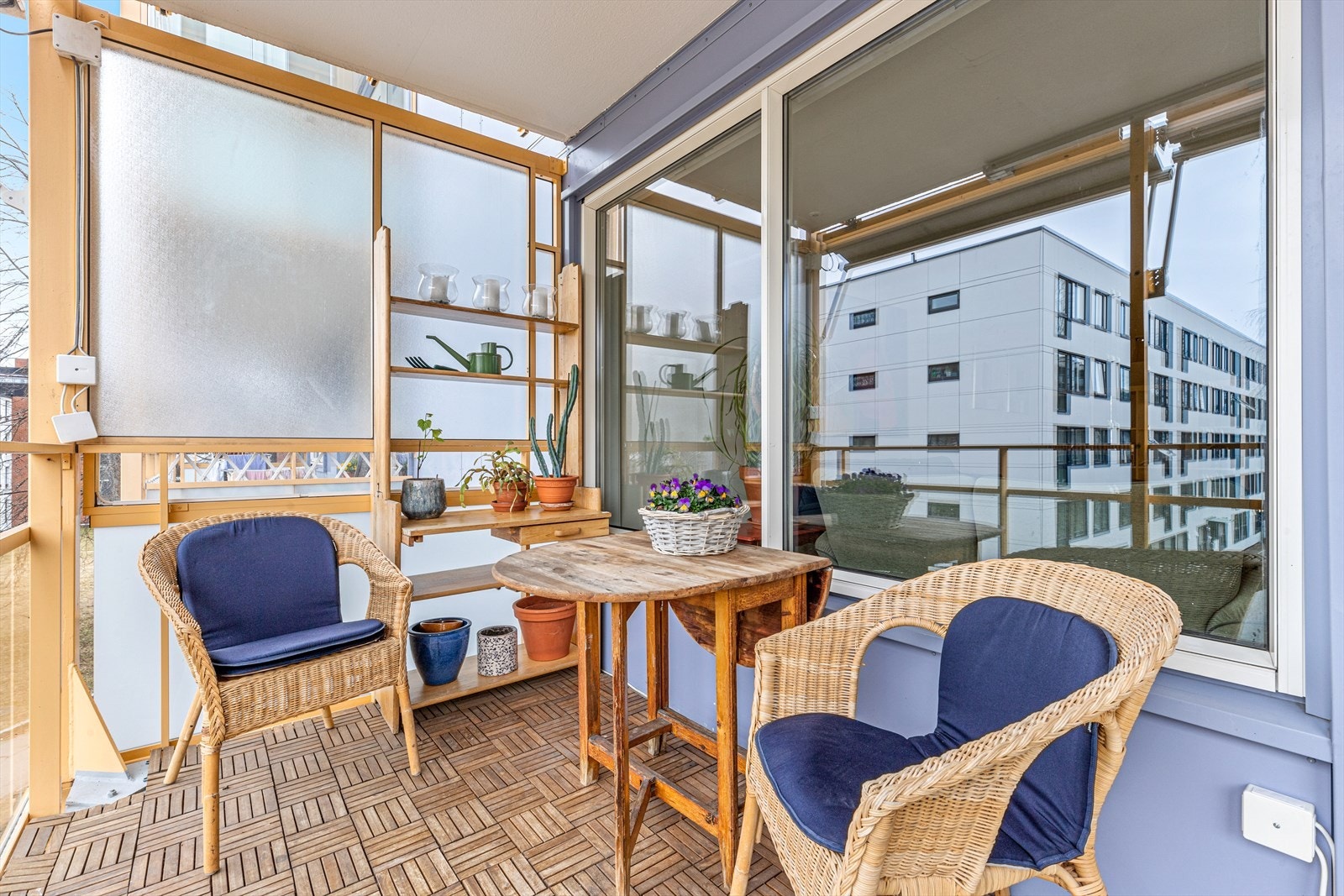 Balkongen kan man lett innrede med utemøblement og tåler møbler av litt størrelse. Galleribilde