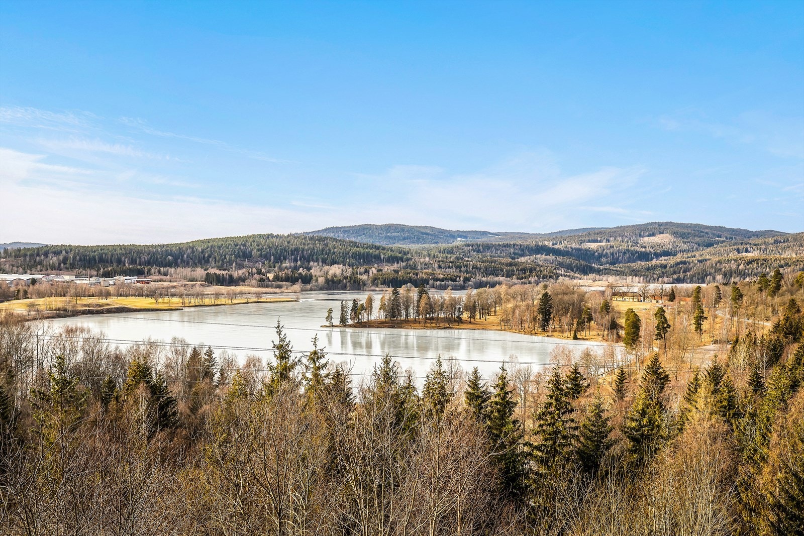 Bogstadvannet er like i nærheten og byr på mang en tursti vinterstid, som om sommeren. Galleribilde