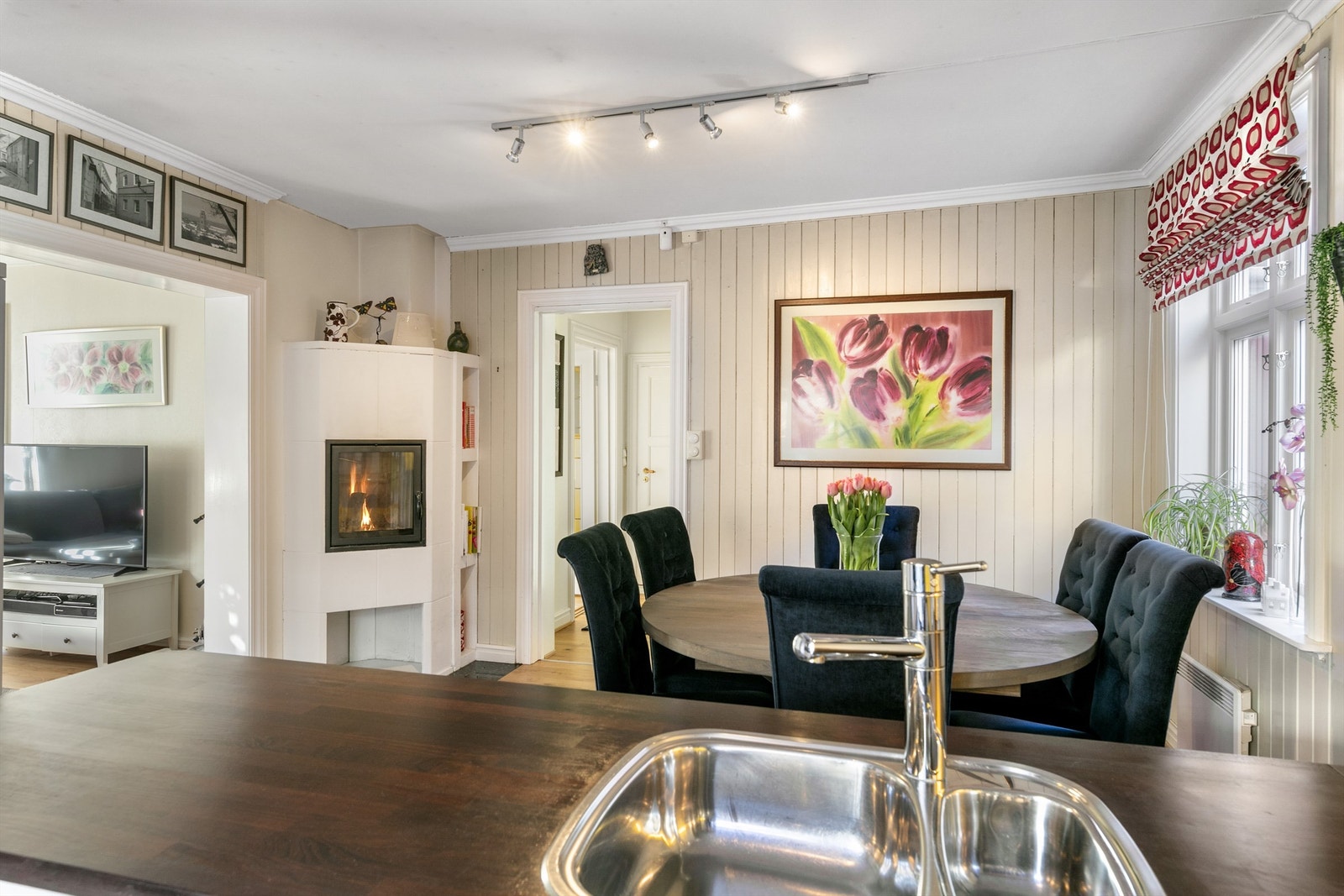 Kjøkken med spiseplass Galleribilde