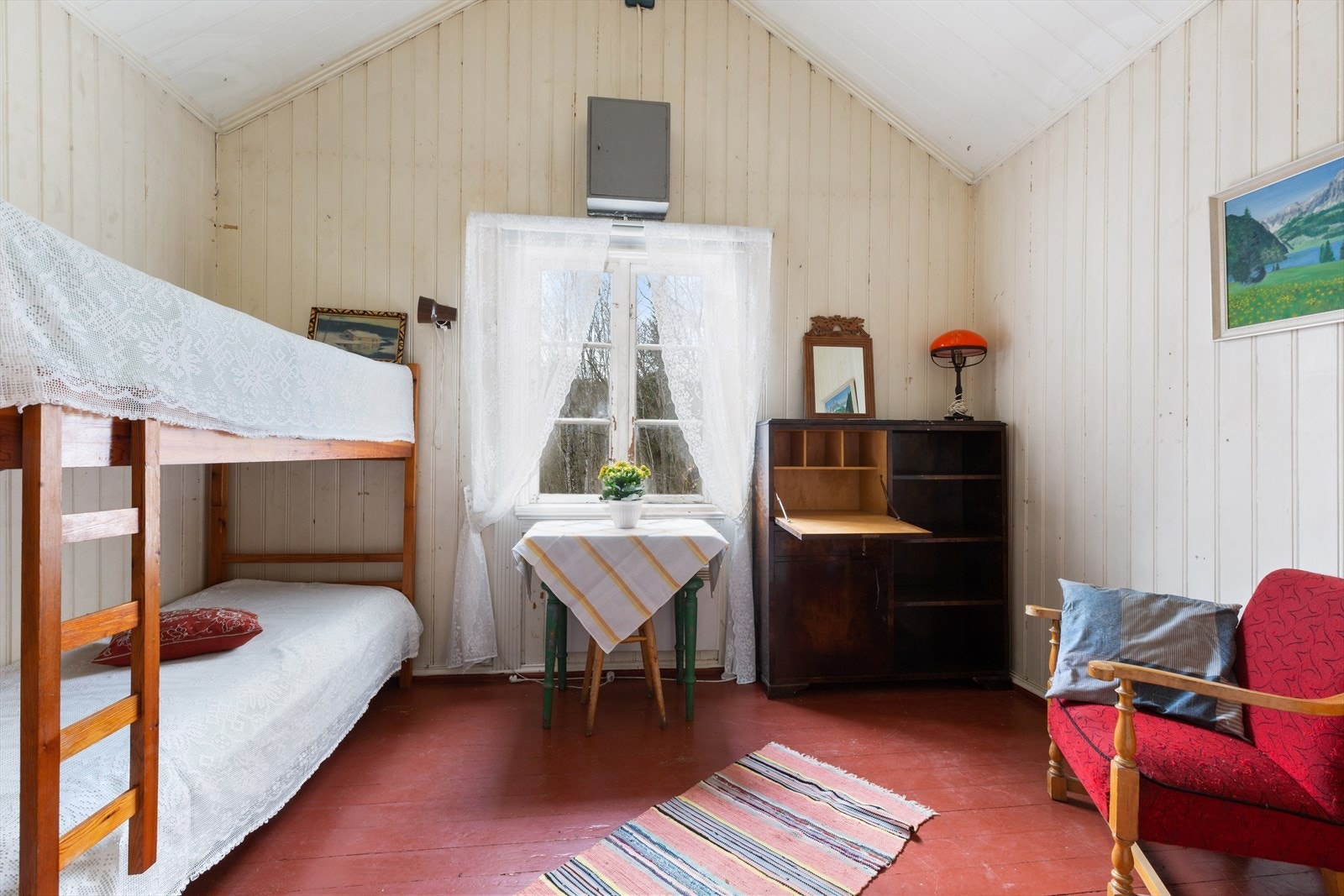 Romslig soverom. Galleribilde