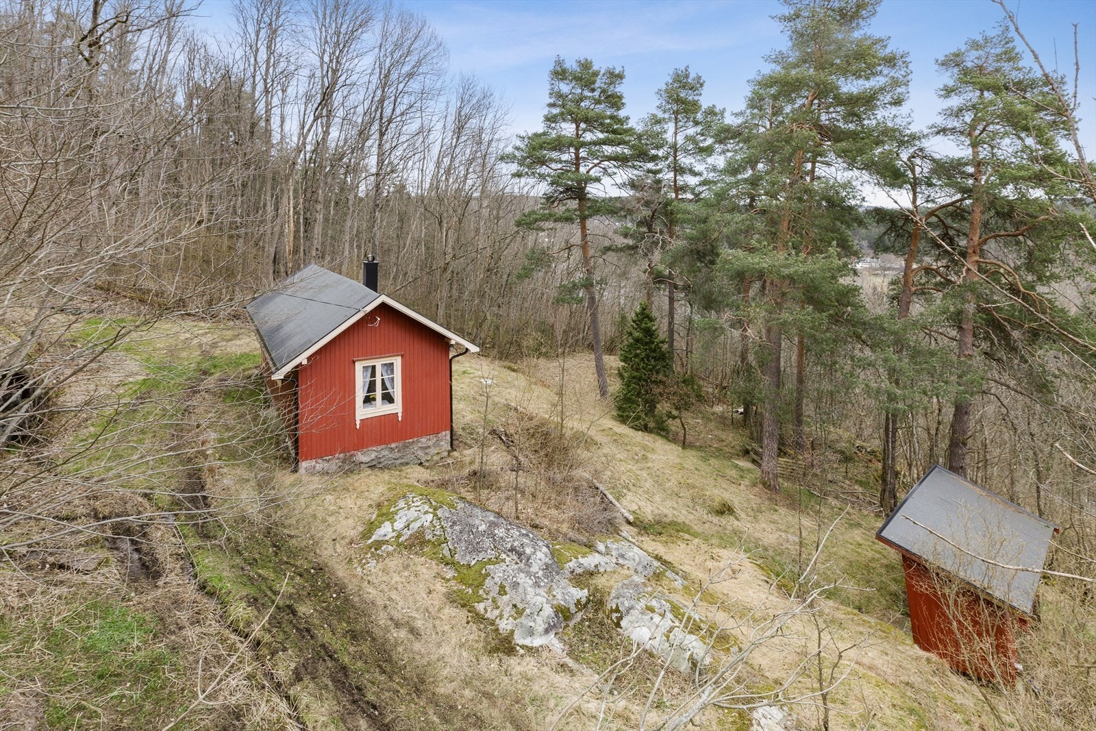 Nyt stillheten og fuglekvitring fra morgen til kveld. Galleribilde