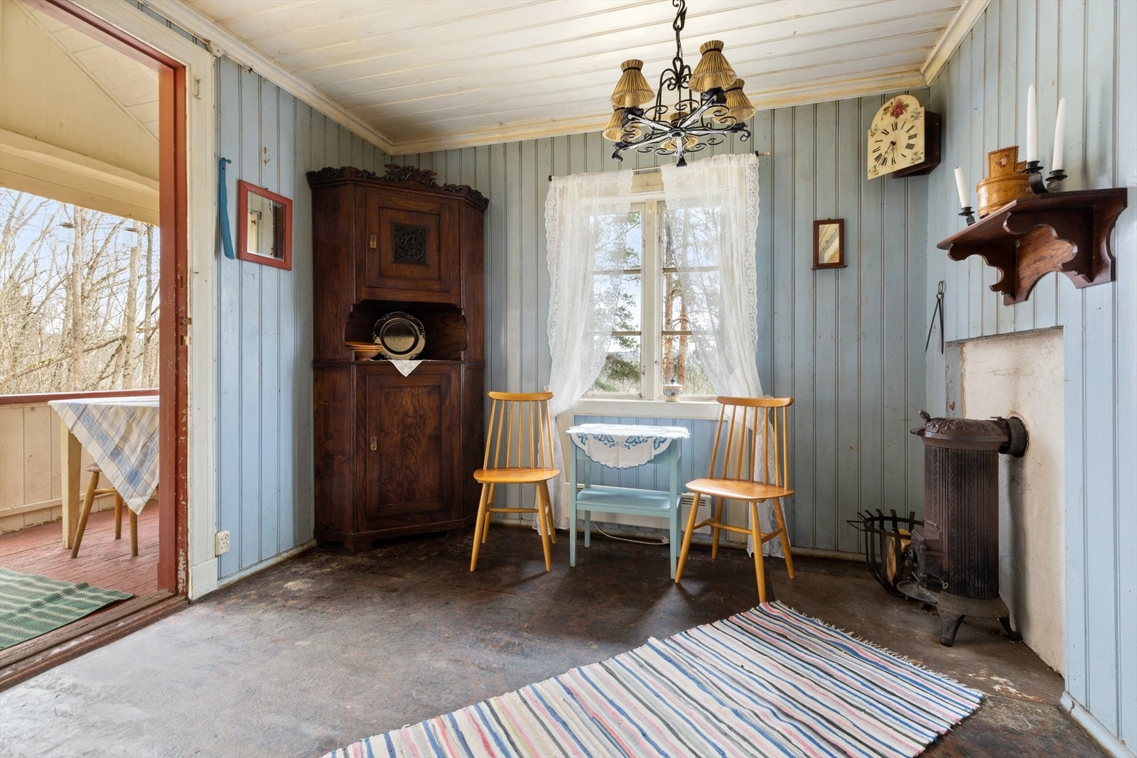 Stuen med vedovn. Galleribilde