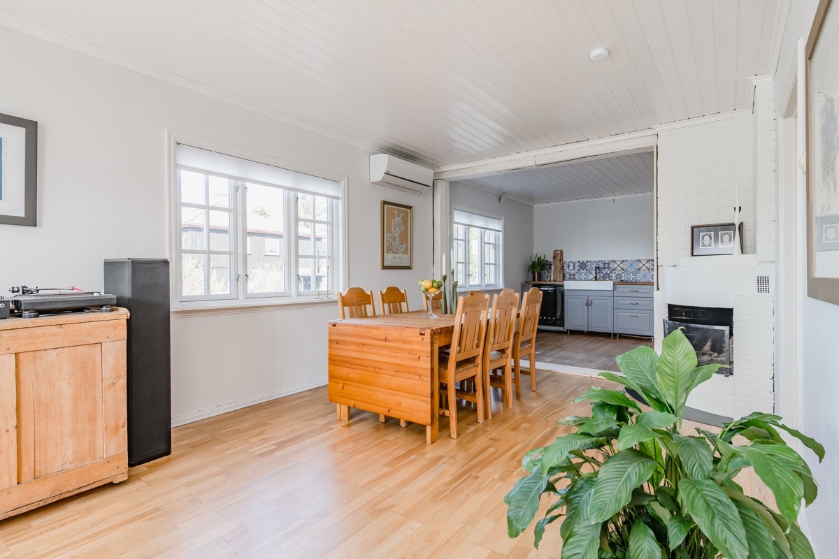 Spisestue ved kjøkken. Galleribilde