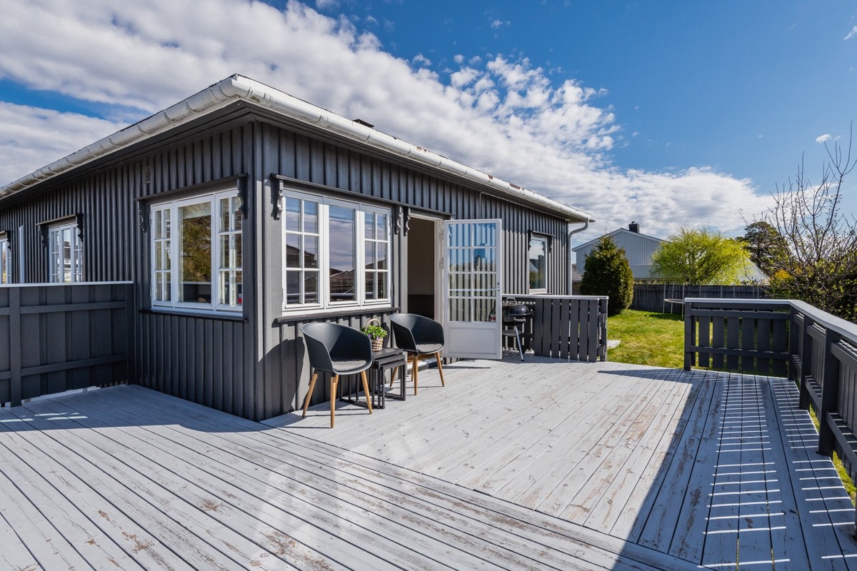 Stor veranda med meget gode solforhold. Galleribilde