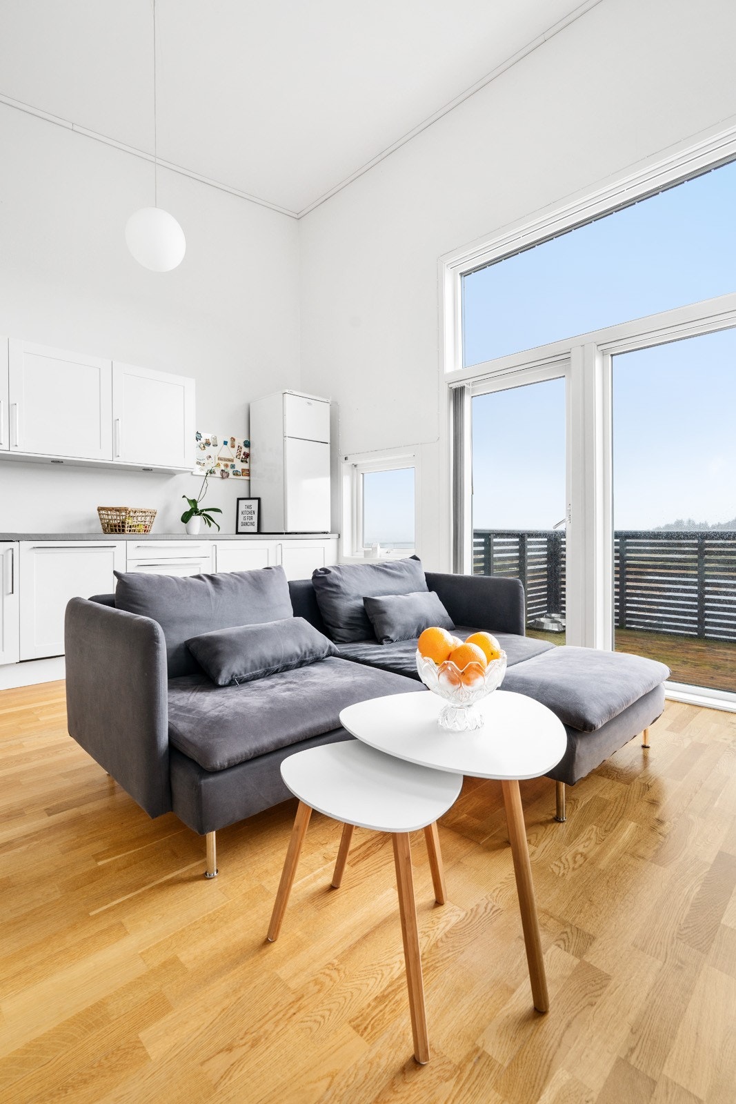 Store vinduer slipper inn naturlig lys Galleribilde