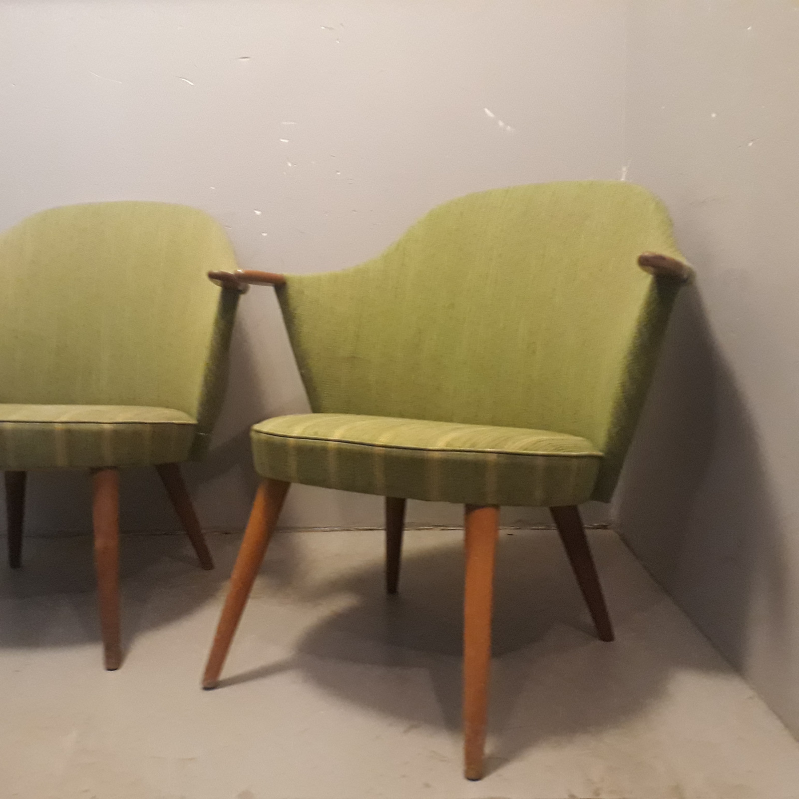 Lekre lenestoler i teak og ull, 2000kr per stk | FINN.no Retro lenestoler i teak og ull. Torbjørn Afdal Tono | FINN.no