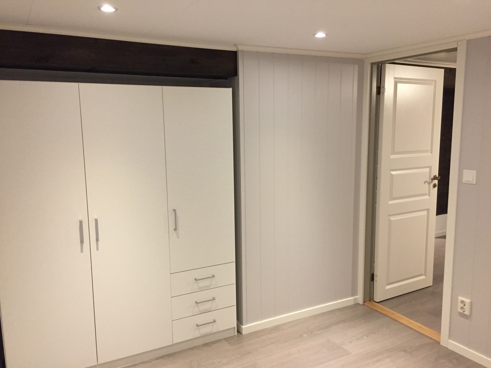 Soveroom 1 med garderobeskap Galleribilde
