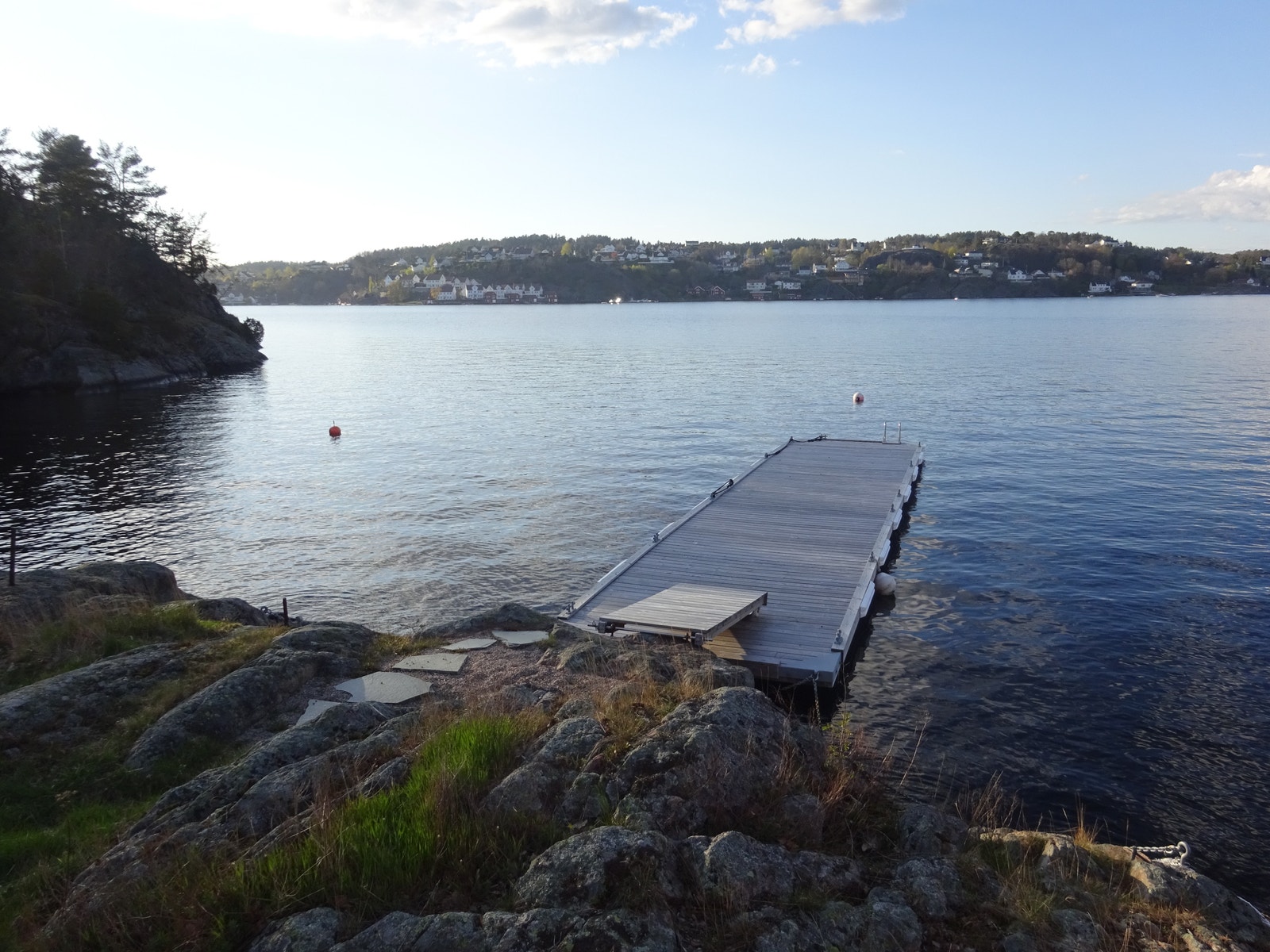 Bryggen tilhører gården og er fin å bade fra. Galleribilde