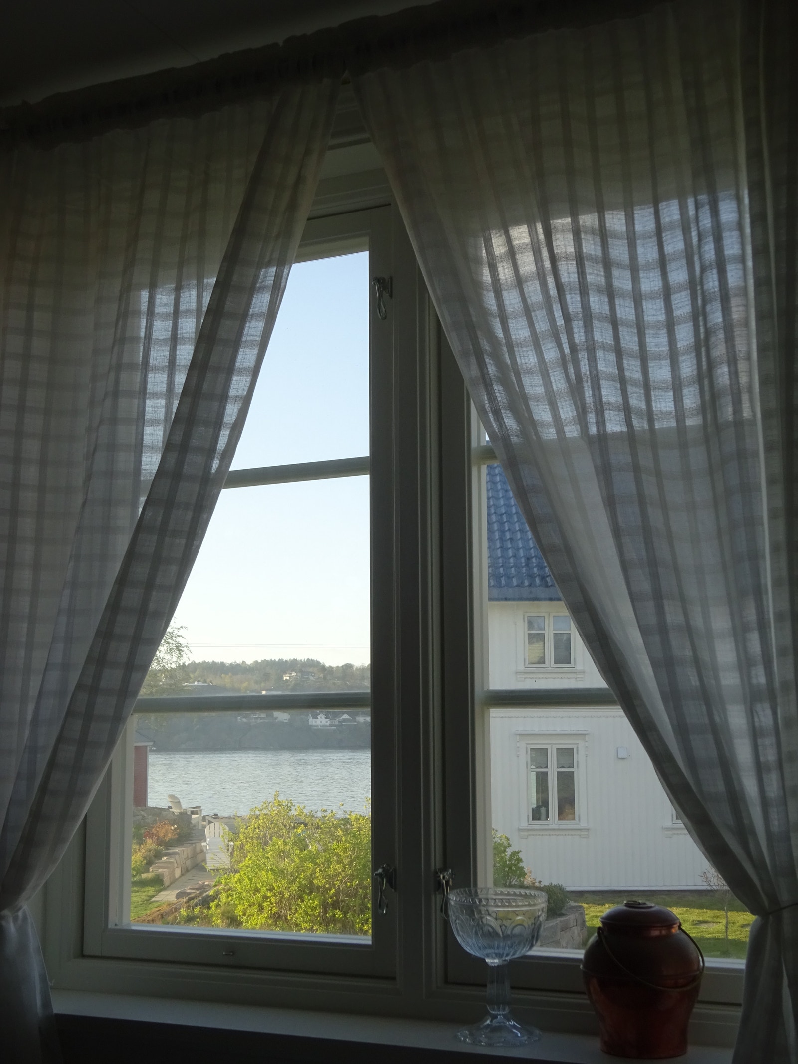 Tre av soverommene har utsikt til vannet. Galleribilde