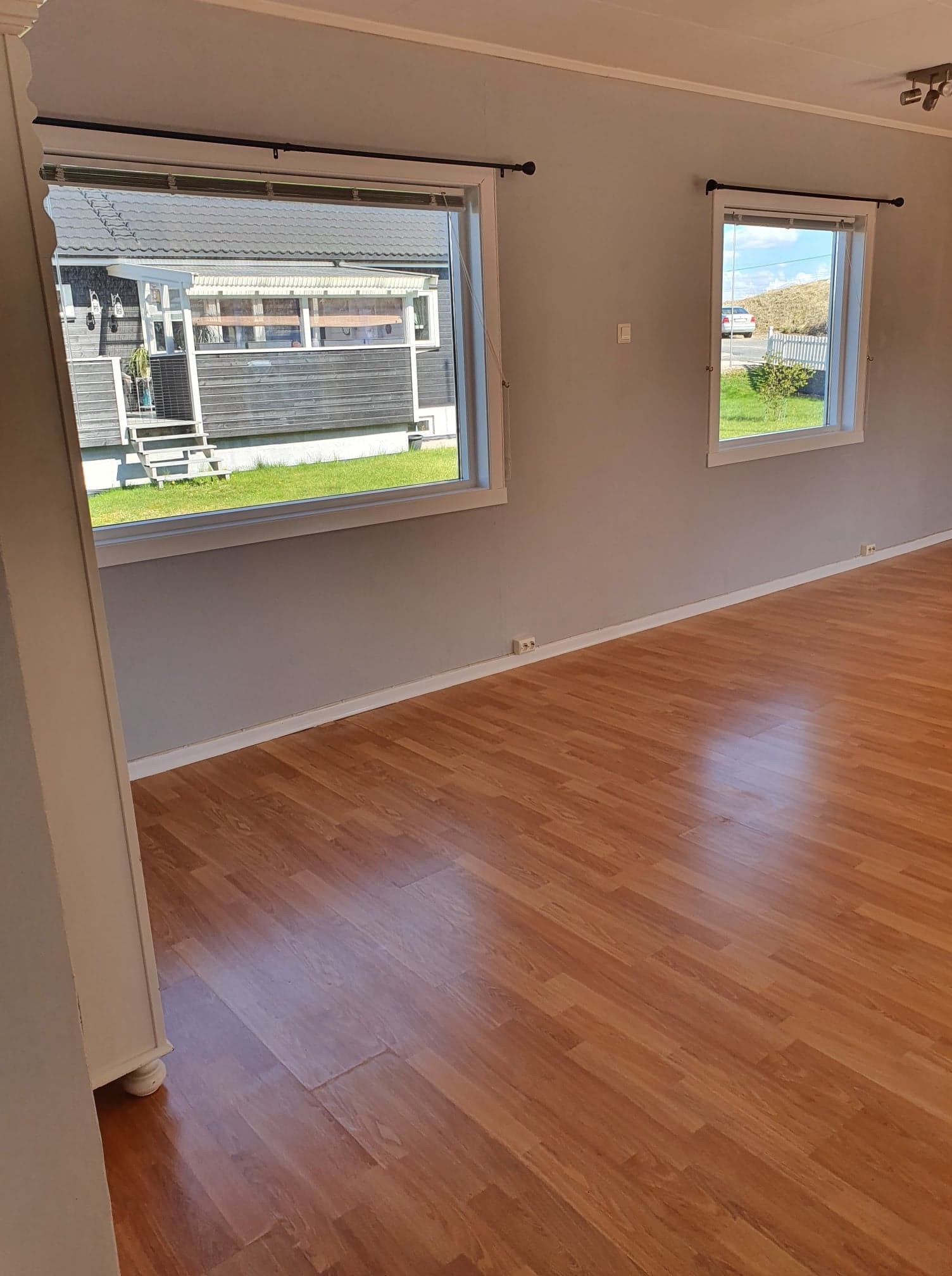 Stue sett fra gangen, kjøkken er da på høyre side. Galleribilde