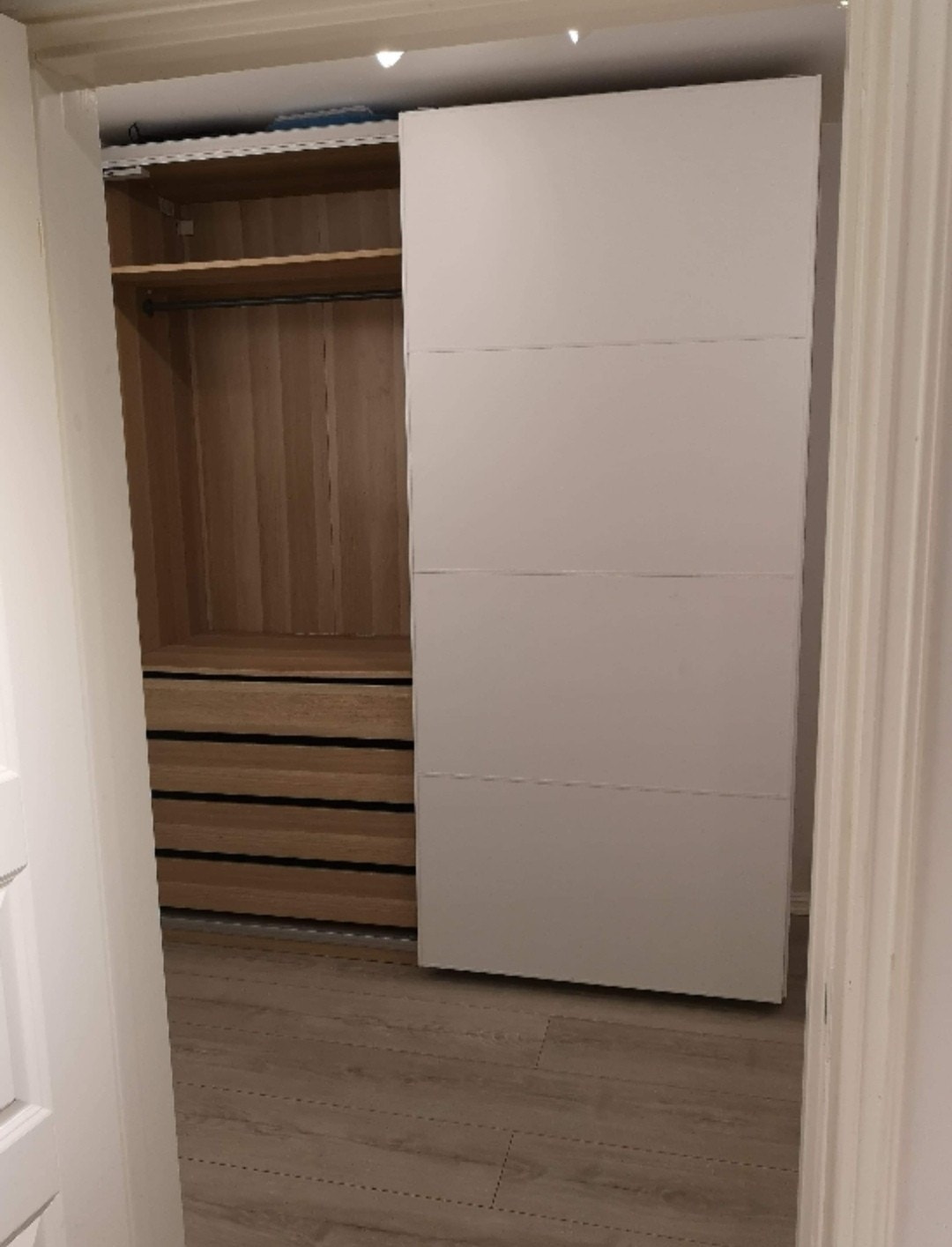 Garderobeskap på soverom Galleribilde