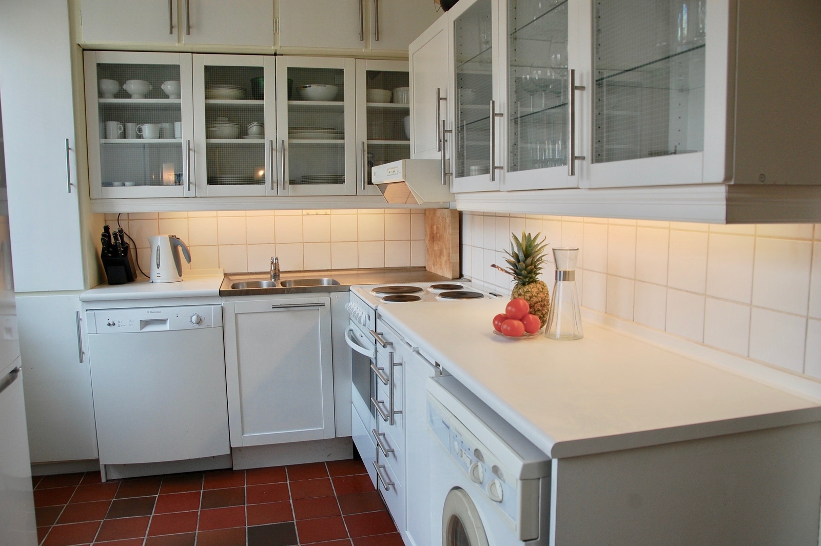 Kjøkken med hvitevarer Galleribilde