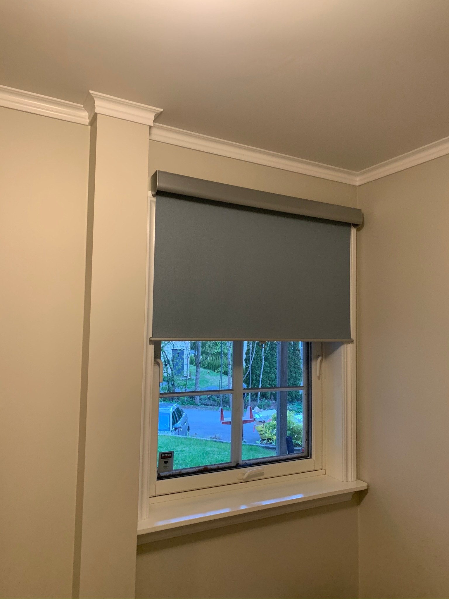 Soverom med 2 meter garderobeskap Galleribilde