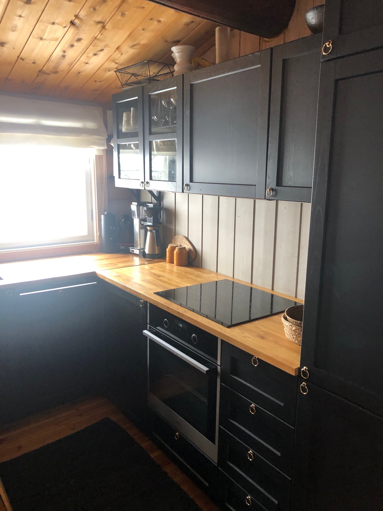 Nytt kjøkken med oppvaskemaskin Galleribilde