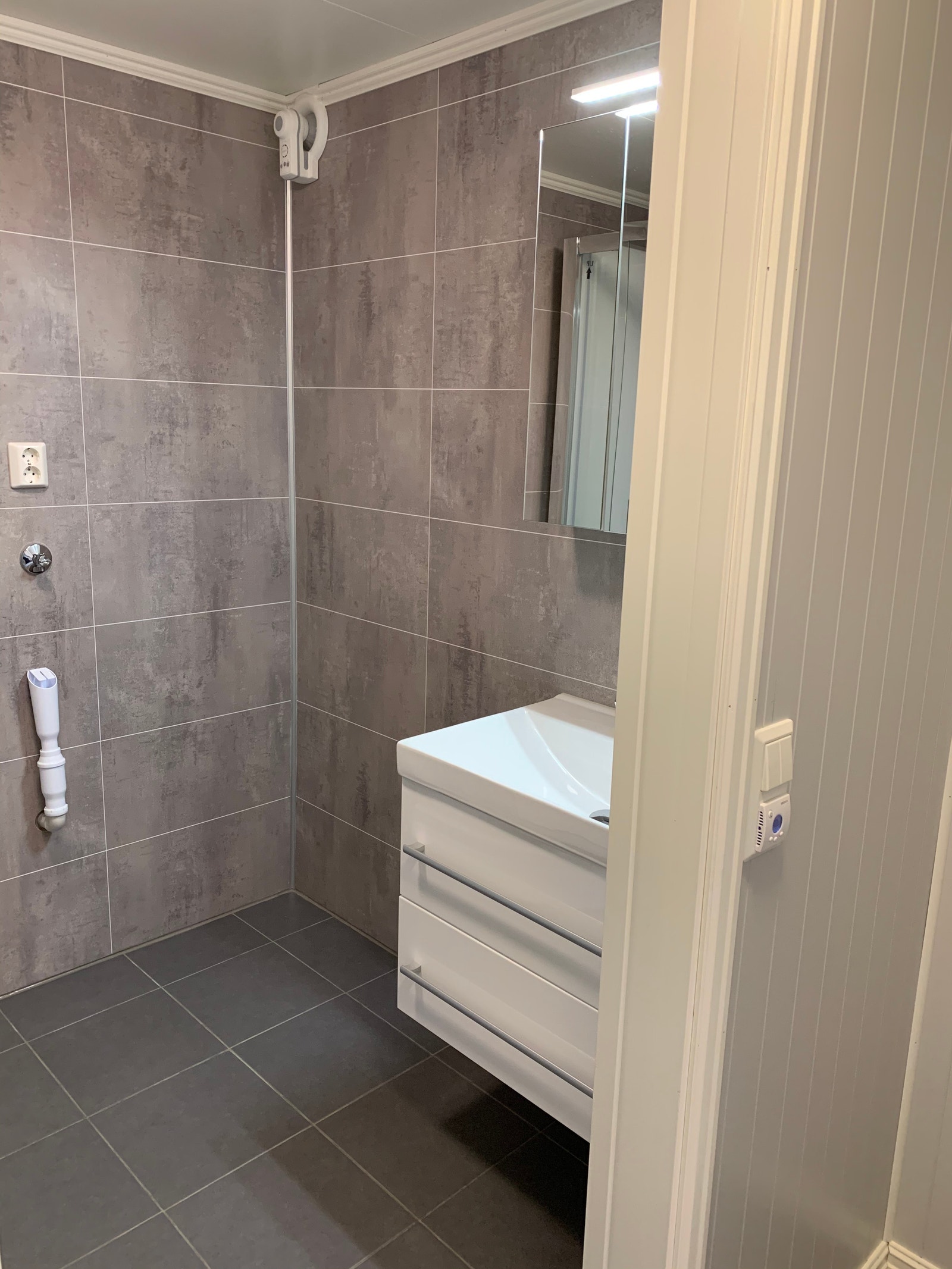 Inngang til bad, opplegg for vaskemaskin Galleribilde