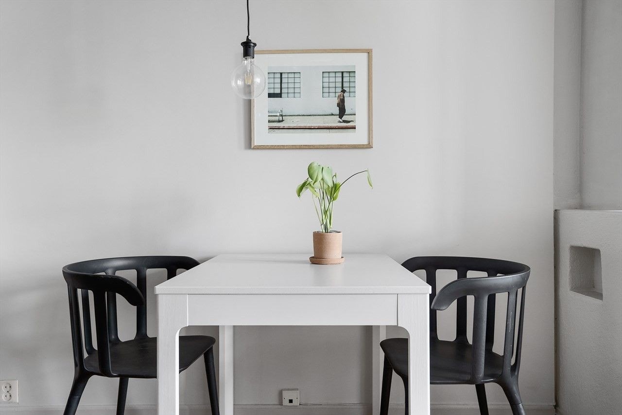 plass til bord i mellomgang (møblement avviker) Galleribilde