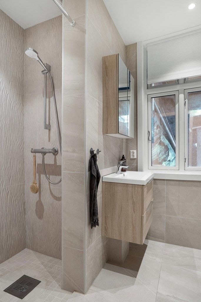 Nytt bad i 2018 - med dusj, wc, ny vaskemaskin i 2020 Galleribilde