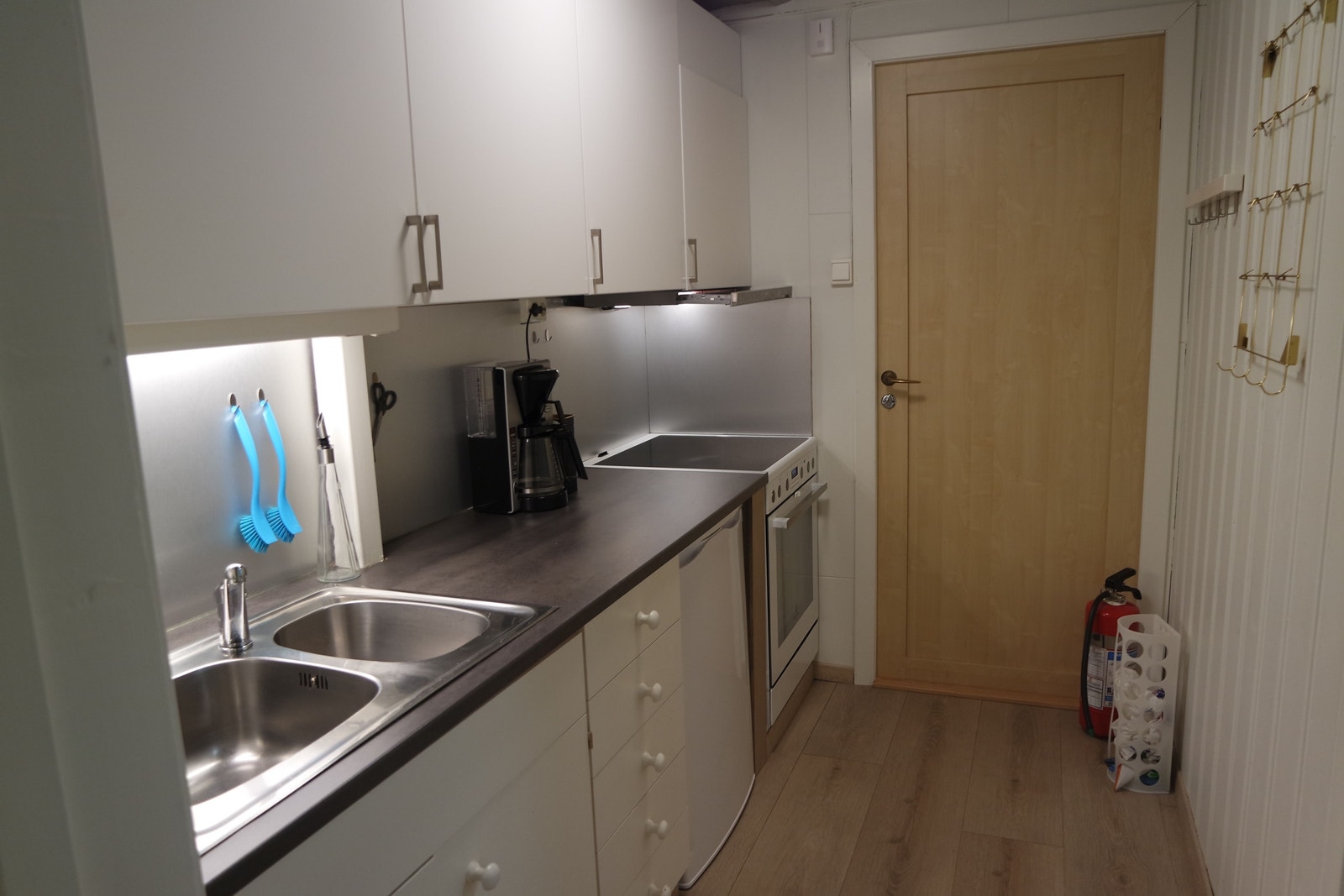 Fullt utstyrt kjøkken Galleribilde