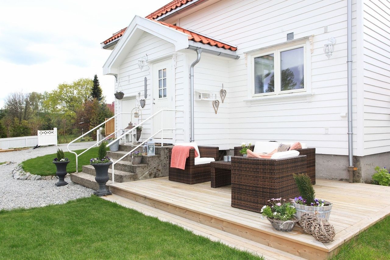Terrasseplatting og inngangsparti Galleribilde
