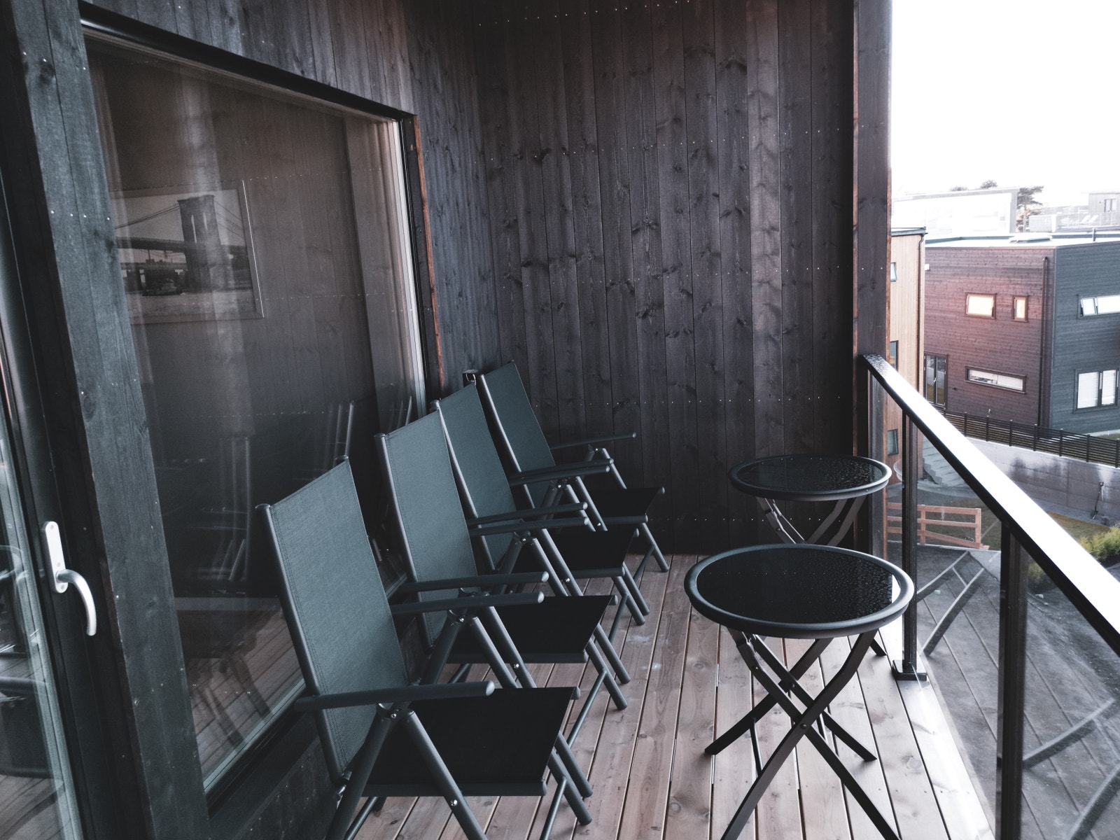 Terrasse øst med utsikt sjøen Galleribilde