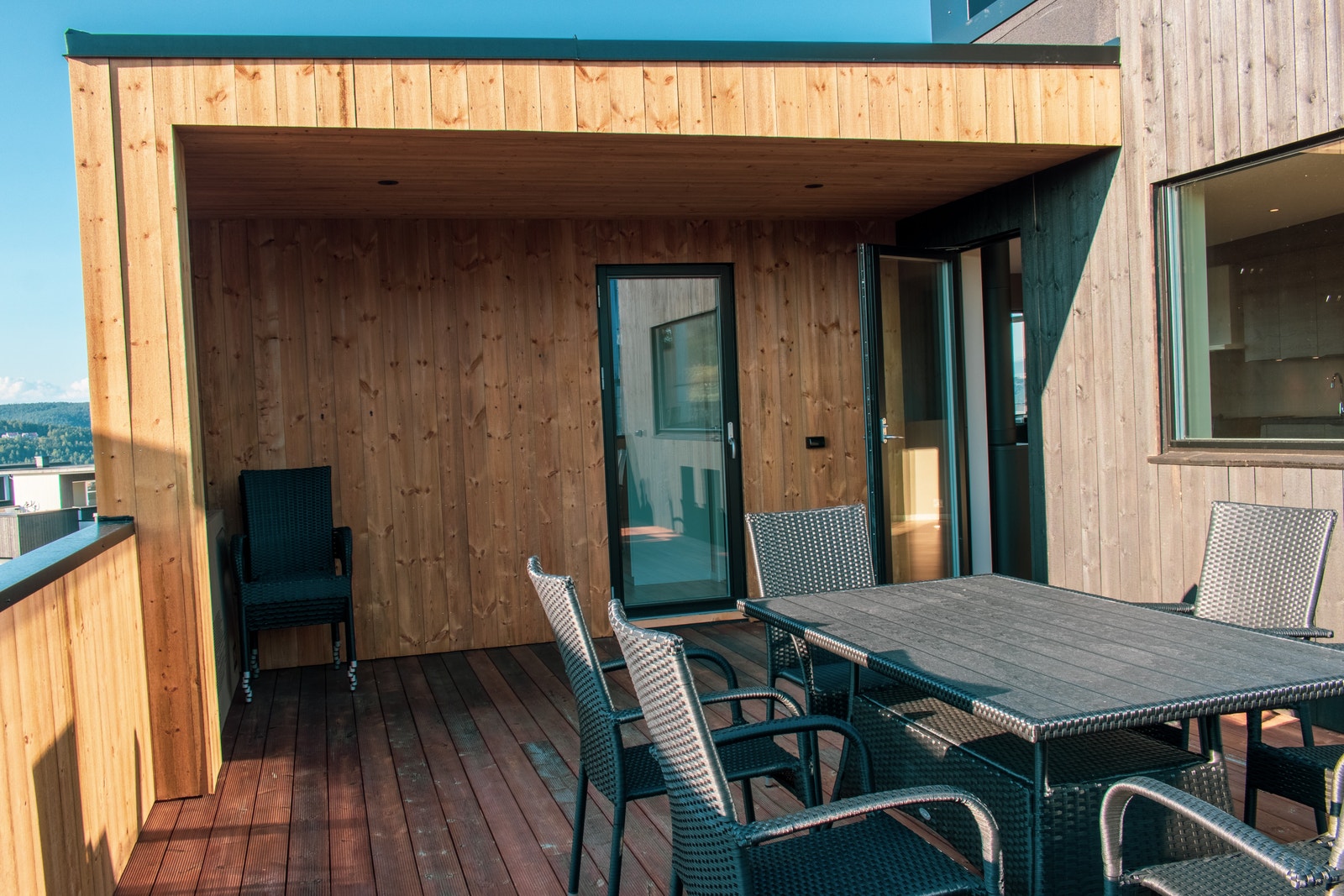 Terrasse med gassgrill mot vest Galleribilde