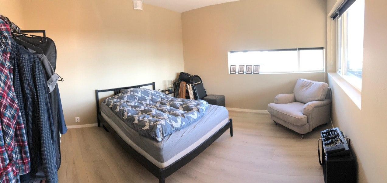 Stort lyst soverom Galleribilde