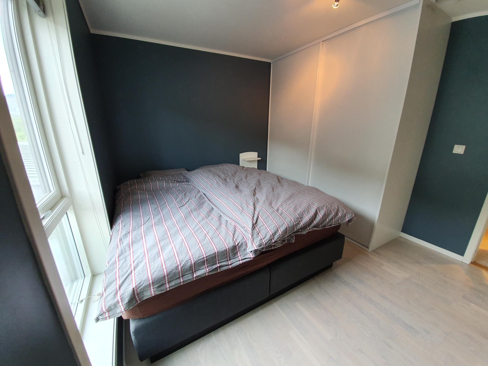 Hovudsoverom med god skapplass Galleribilde