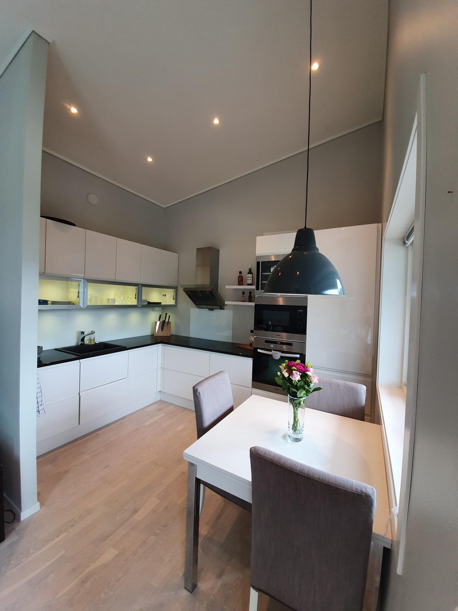 Lyst og fint kjøkken Galleribilde