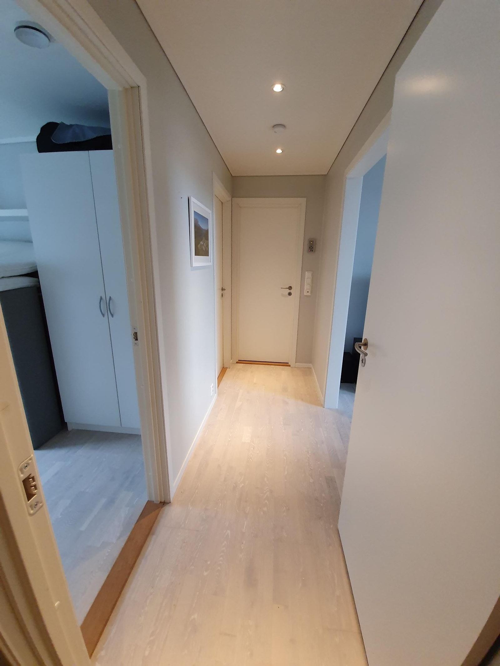 Gang med downlighs Galleribilde