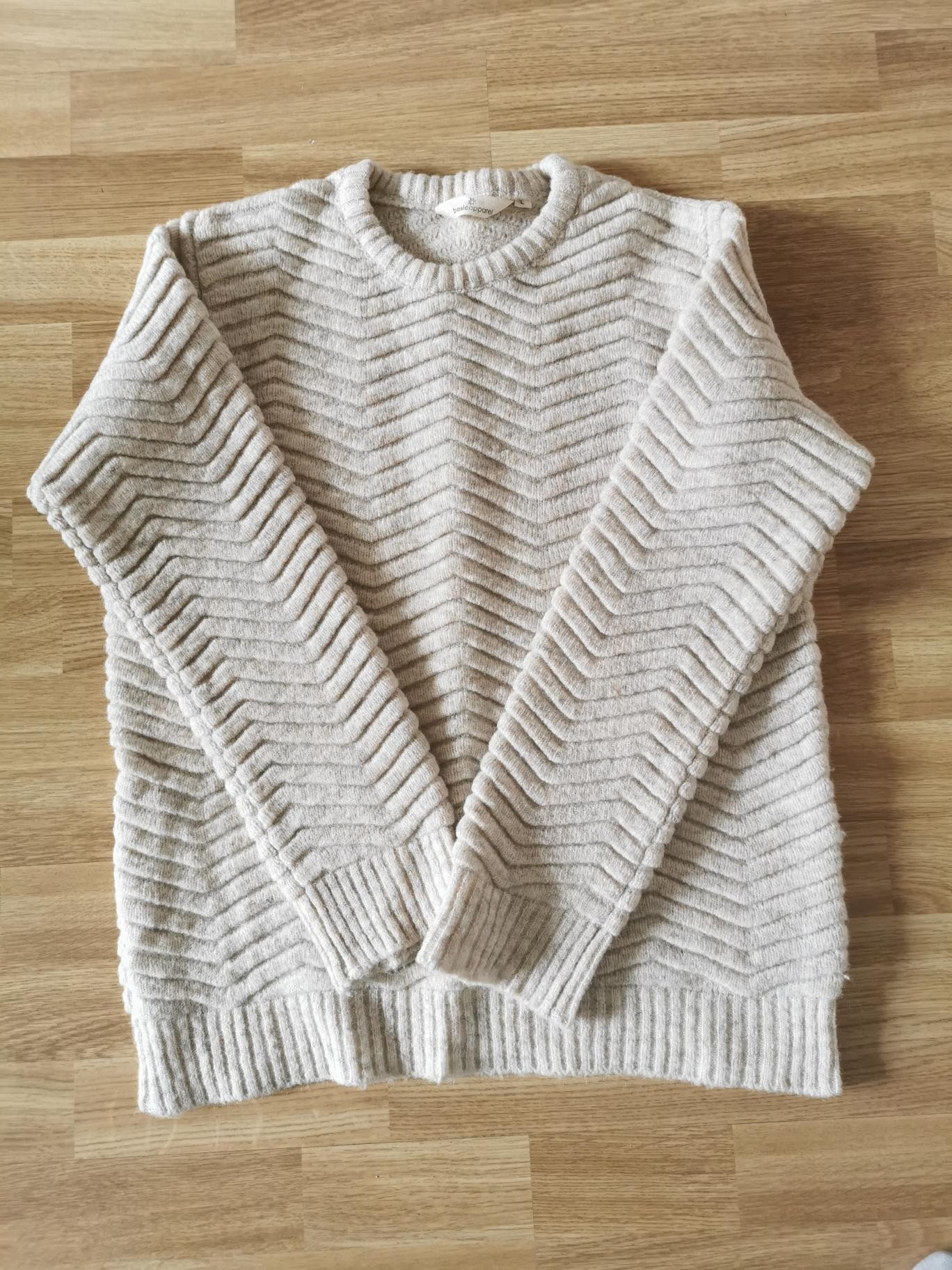 Beige Basic Apparel Nila strikk | FINN.no Basic Apparel Nila genser | FINN.no