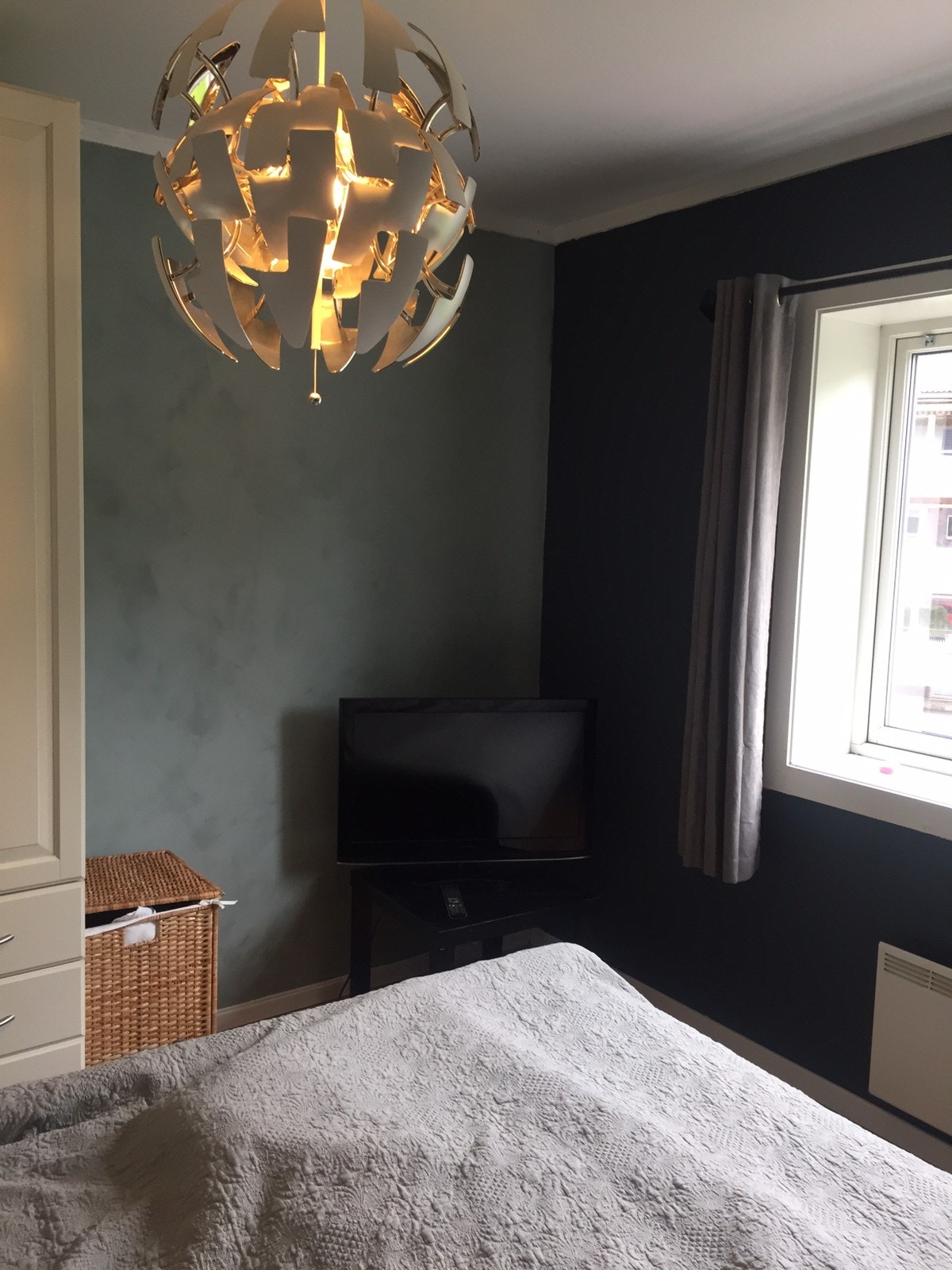 Soverom 2. Store garderobeskap. Galleribilde