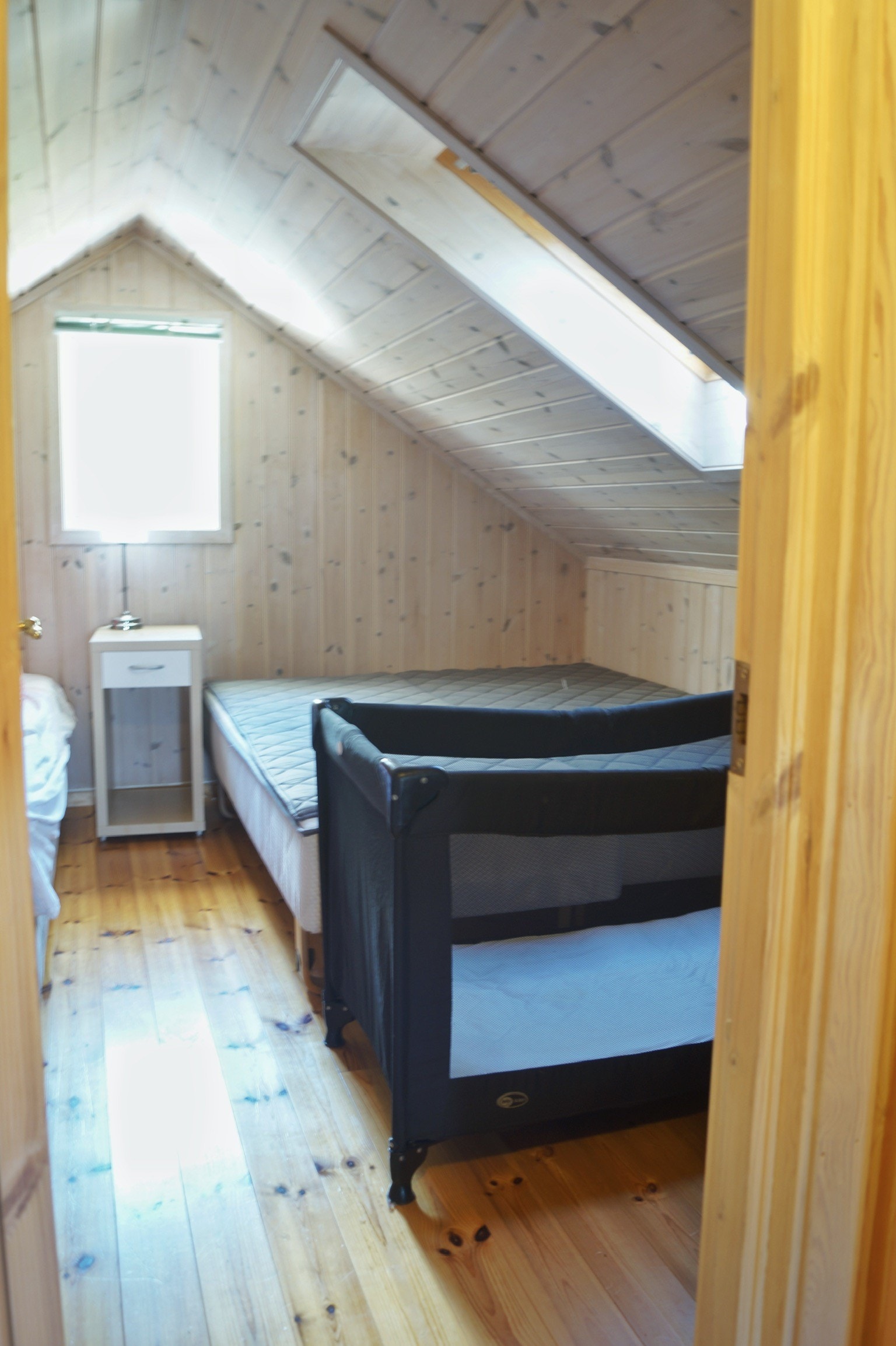 God plass til barneseng Galleribilde