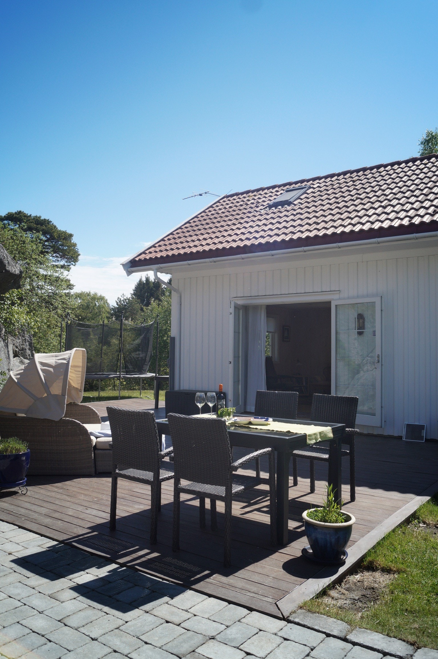 Skjermet, lun og fin uteplass Galleribilde