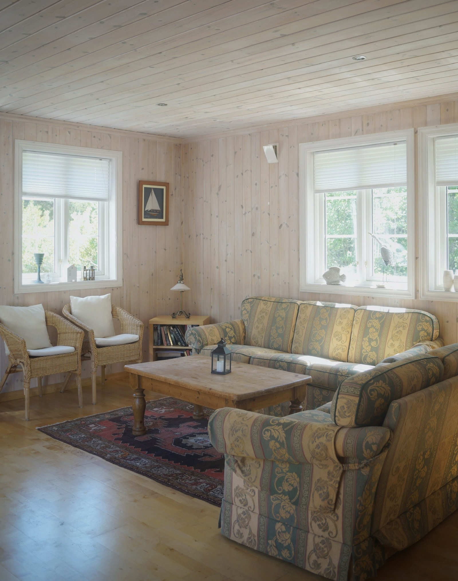 Stue med TV og god sitteplass Galleribilde