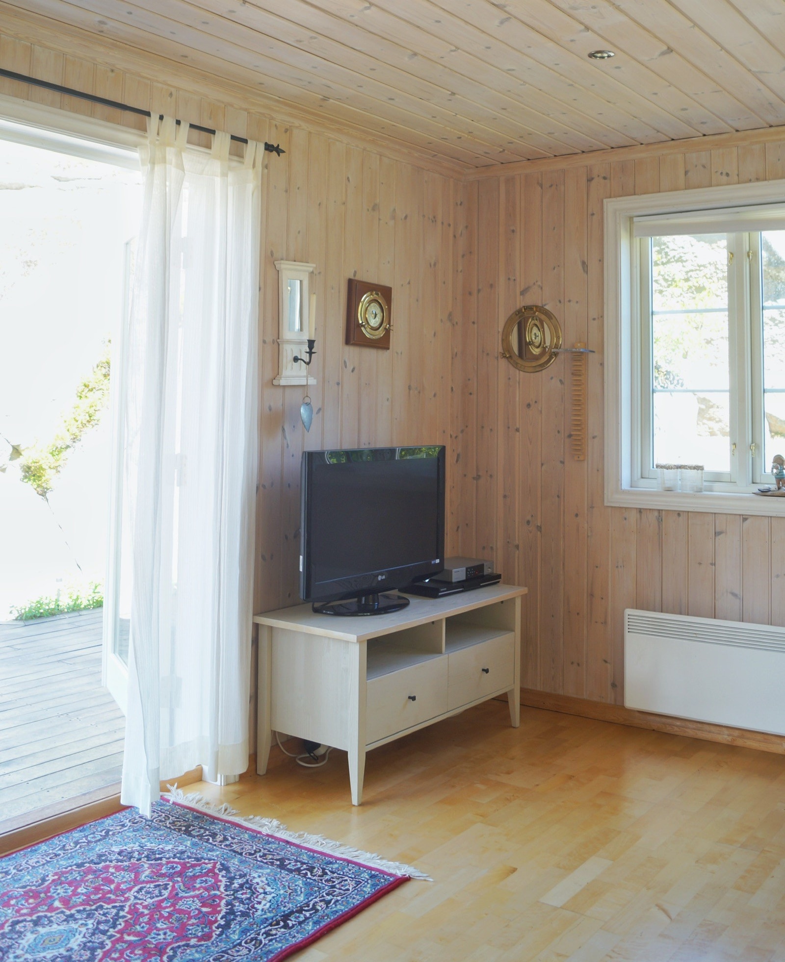 TV med NRK og dvd-spiller Galleribilde