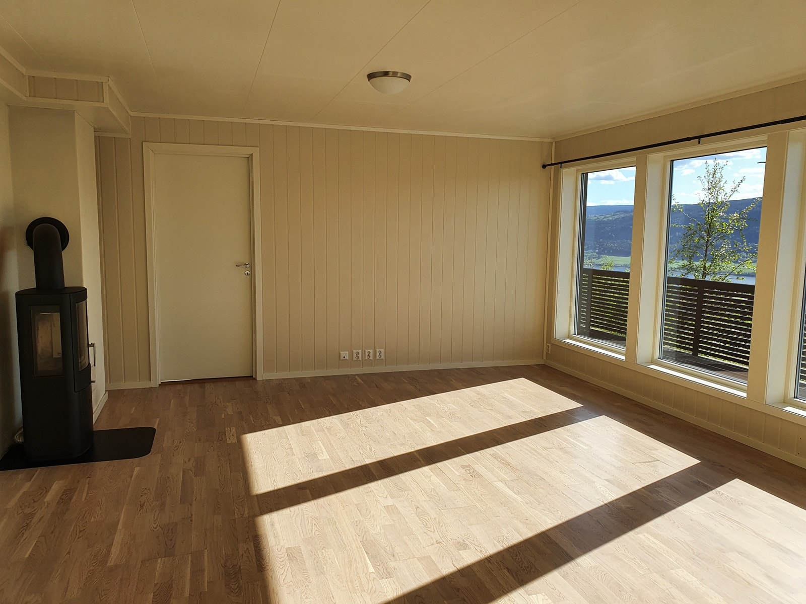 Stue sett fra kjøkken Galleribilde