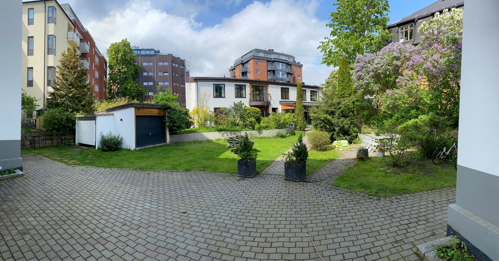 Utsikt til vår bak hage Galleribilde