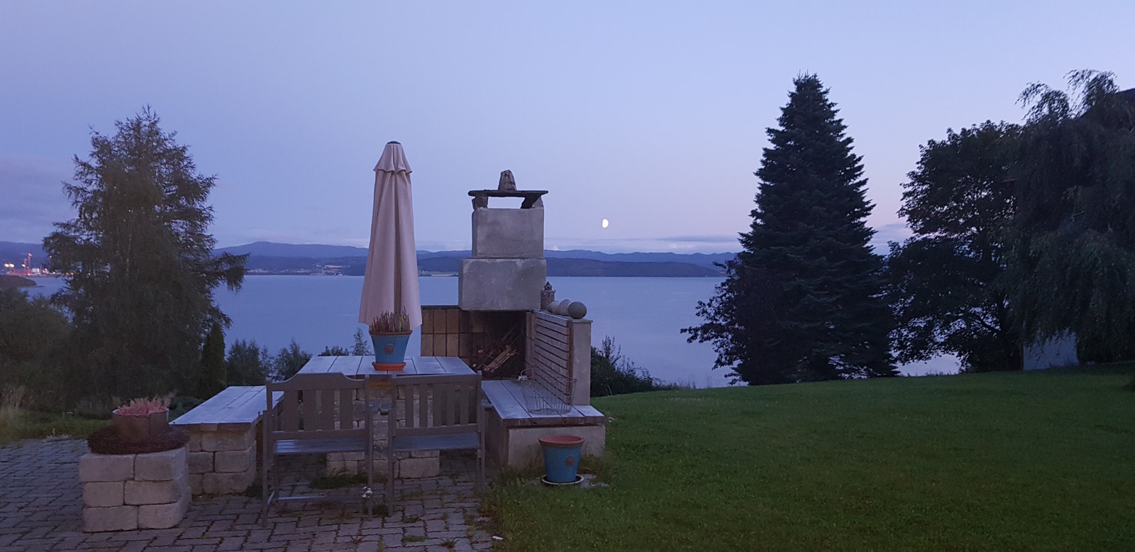 Ute/Grillplass Galleribilde