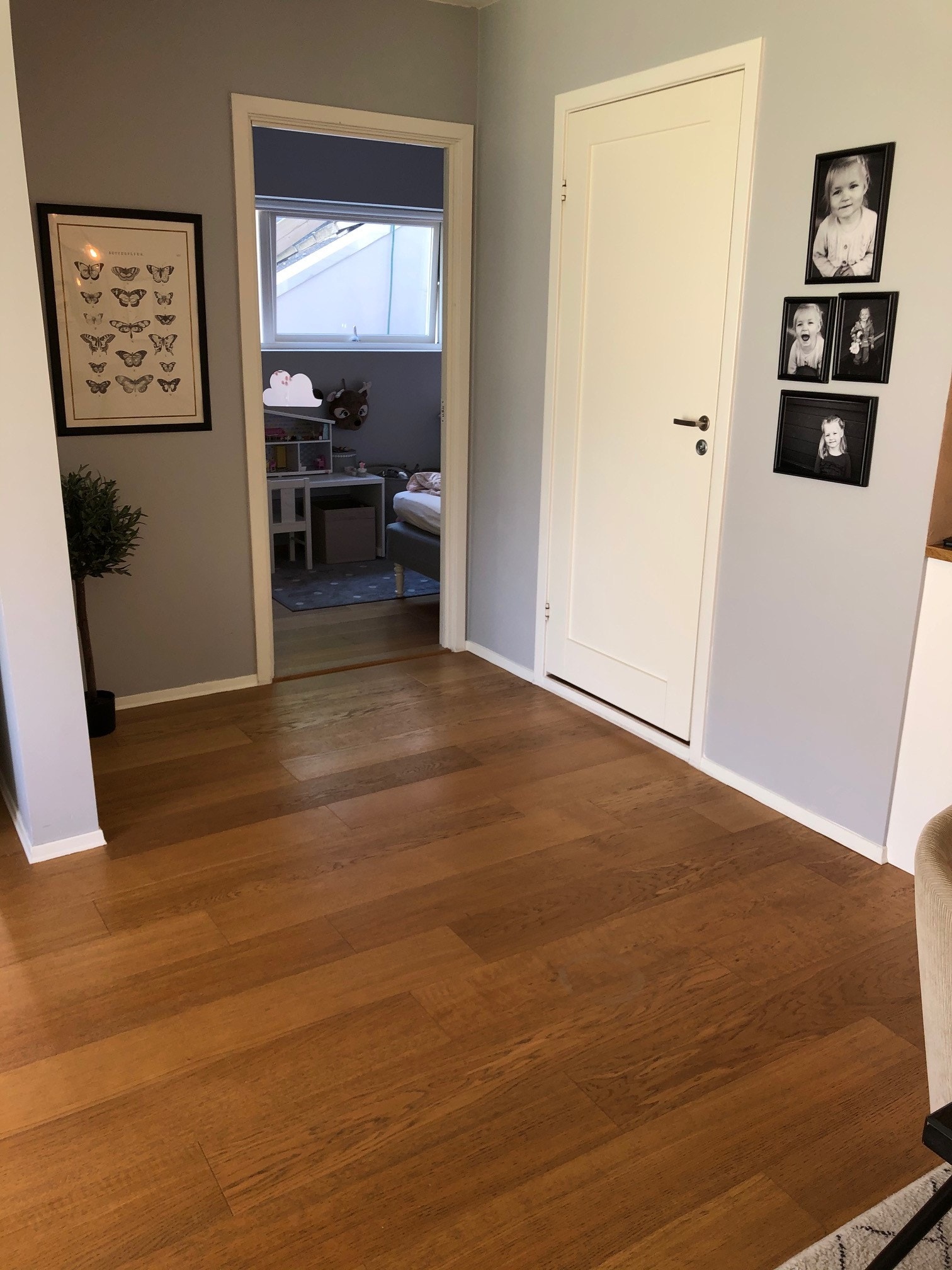 Inngang soverom 2 og dør til bad Galleribilde