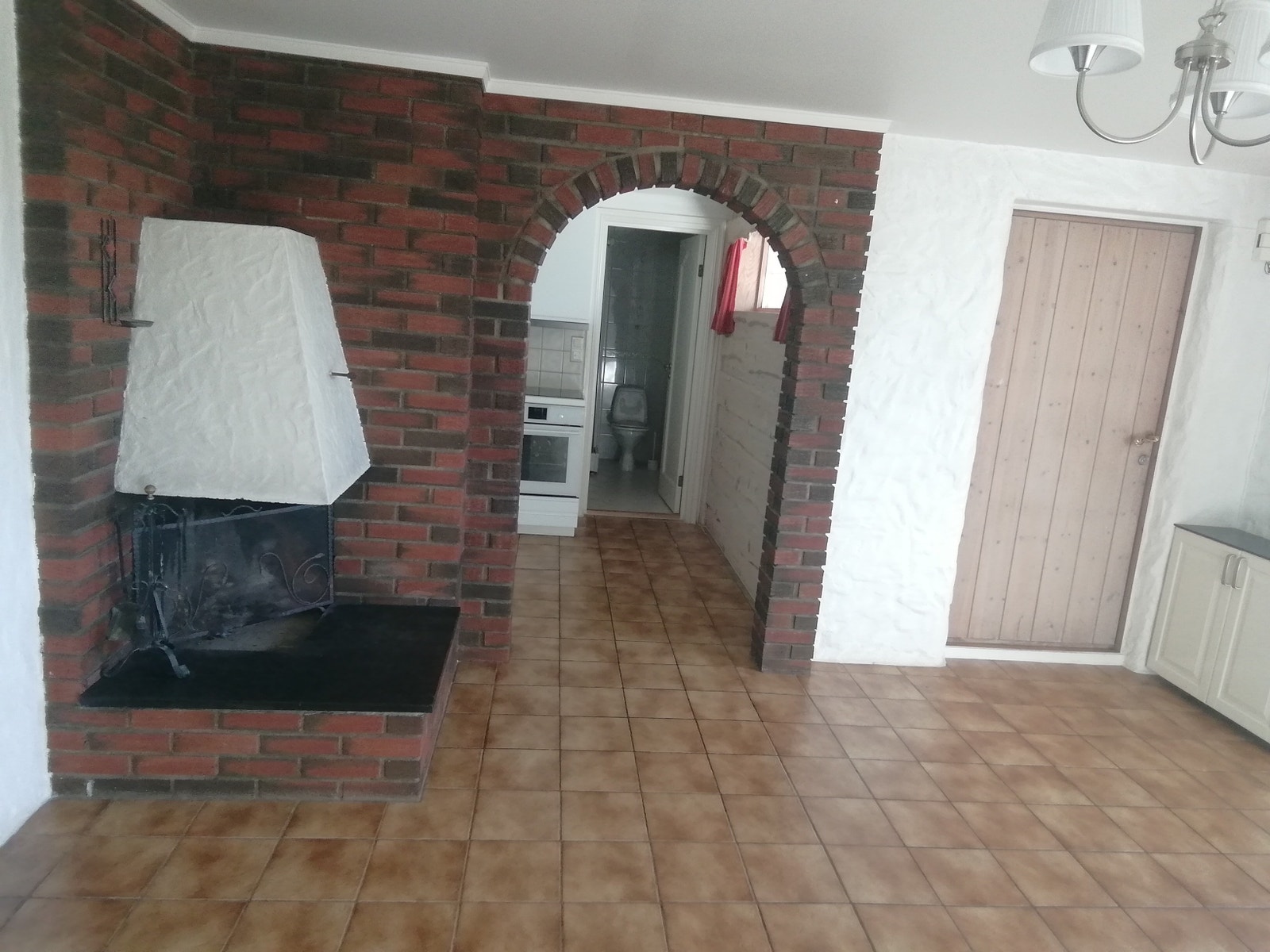 Mot kjøkken og wc Galleribilde