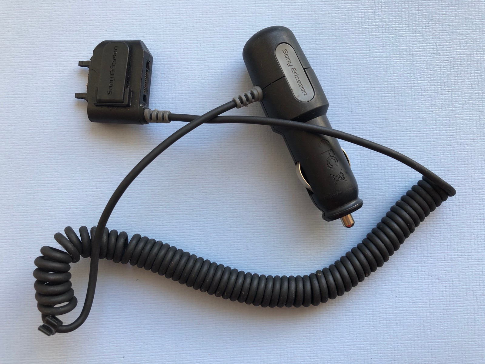 Selger bil lader til eldre Sony Ericsson mobil . 50, | FINN.no Original lader Sony Ericsson CST15 | FINN.no