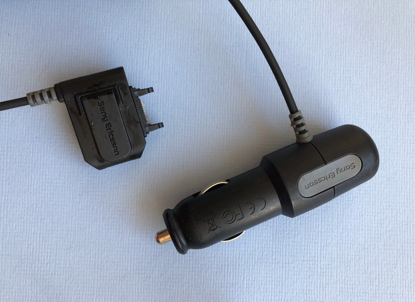 Selger bil lader til eldre Sony Ericsson mobil . 50, | FINN.no Original lader Sony Ericsson CST15 | FINN.no